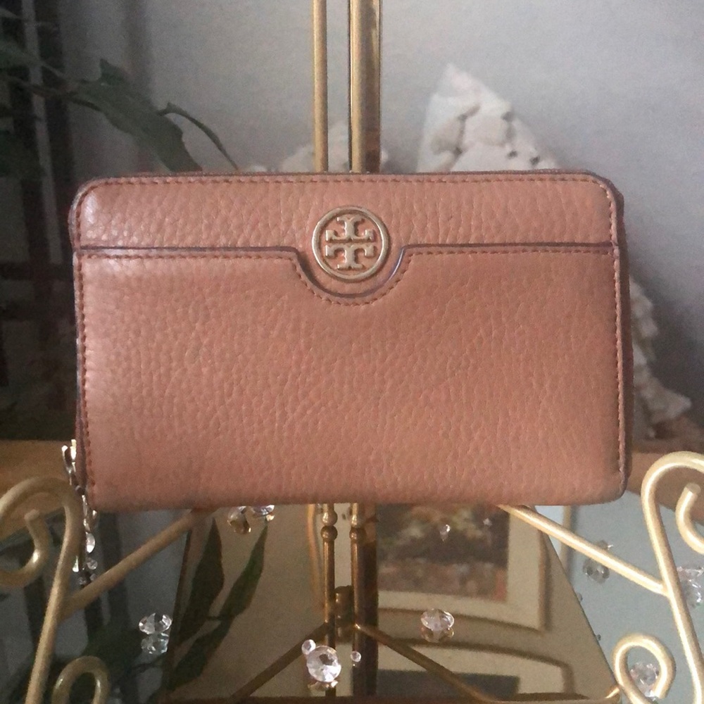 EUC TORY BURCH LEATHER ZIP AROUND WALLET